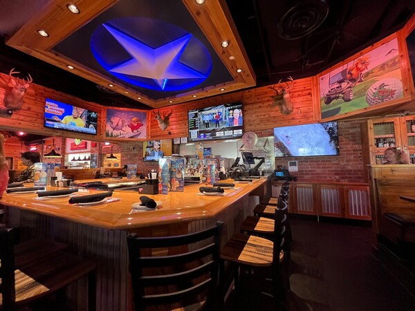 Texas Roadhouse Officially Opens in Green Oak Township