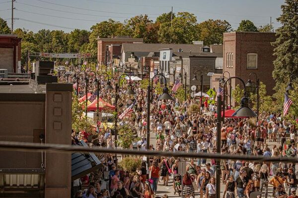 Lake Trust is Title Sponsor of Second Annual Destination Stars Hollow