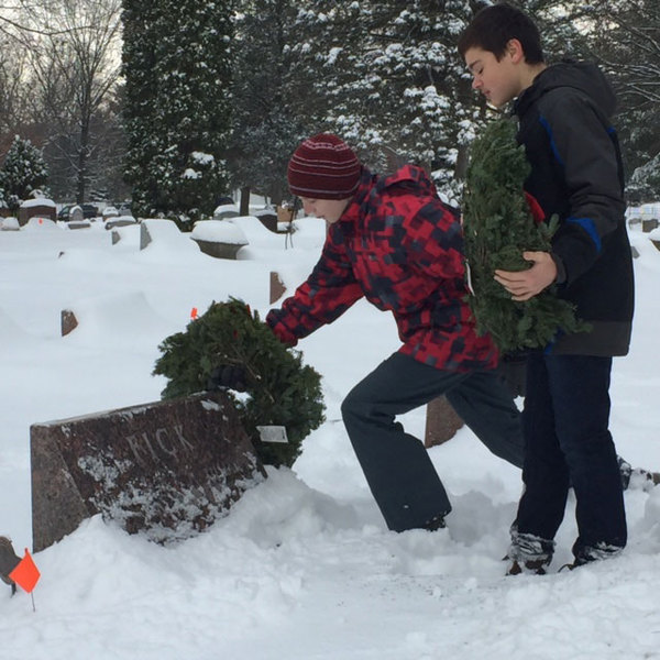 Last Chance To Donate A Wreath For A Veteran's Grave