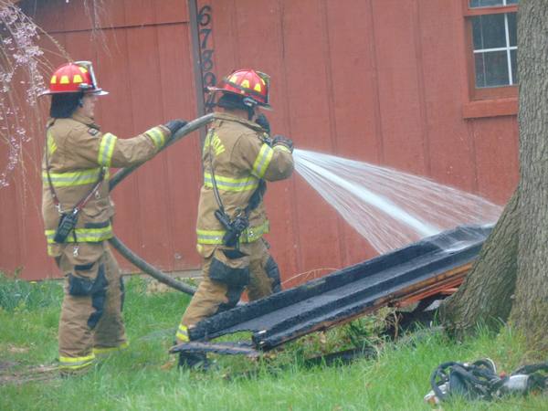 Firefighters Quickly Extinguish Green Oak Chimney Fire