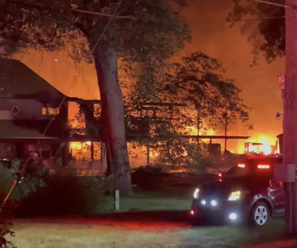 Fire Destroys Carpet Depot In Hamburg