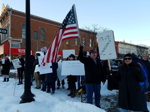 Citizens Rally To Protest & Support Trump's National Emergency Declaration