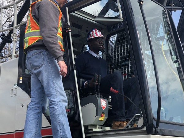 Lt. Governor Gilchrist Visits Operating Engineers Facility