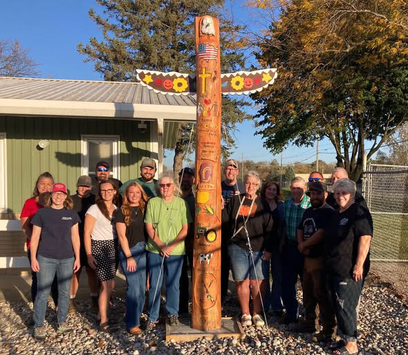 Senior Center Donates Totem Pole To Fowlerville Family Fair