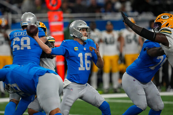 Lions & Cowboys Need Thursday Night Win To Improve Position In NFL Playoff Picture