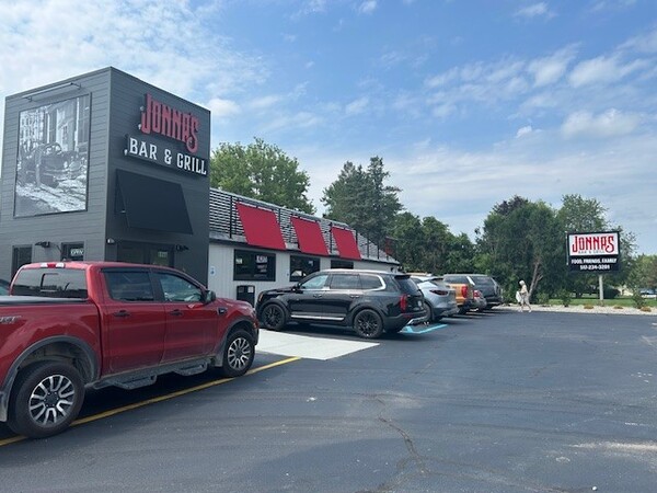 New Jonna's Bar & Grill Open