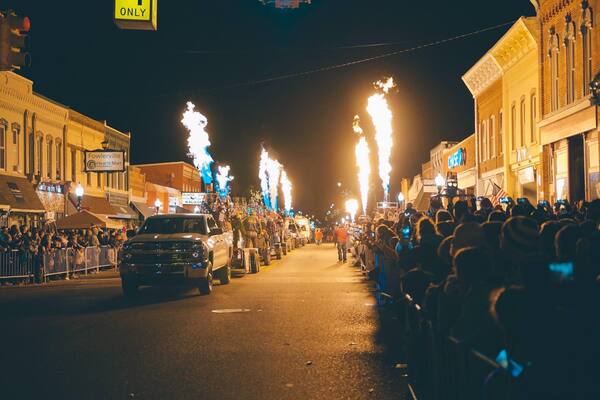 Christmas In The 'Ville Returns To Light Up Fowlerville