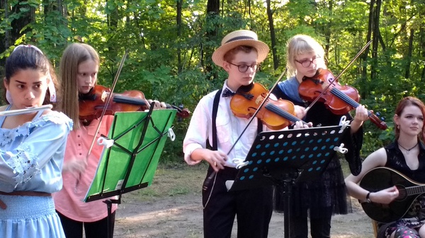 Fiddle Club Concert To Raise Scholarship Funds