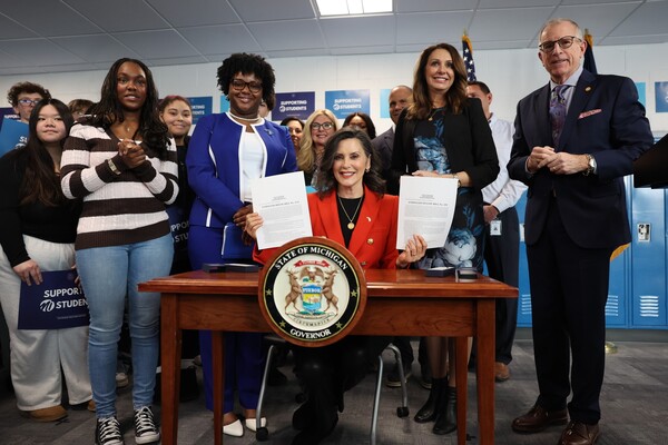 Gov. Whitmer Signs Bipartisan Legislation Banning Cell Phones in Classrooms