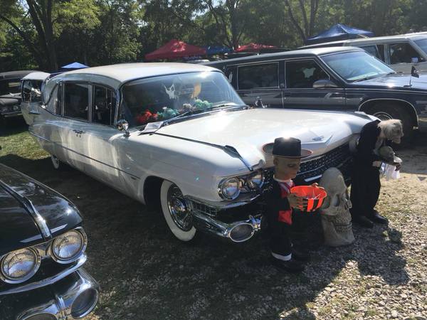 Hearse Enthusiasts Turn Out Despite Event Cancellation