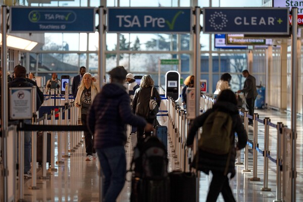 TSA Brings Back Gate Acccess for Some Without Plane Tickets at DTW, Dozen Other Airports