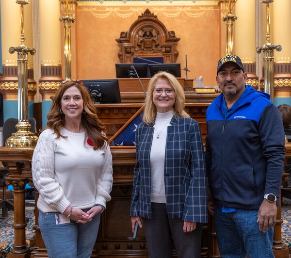 Sen. Theis Welcomes Livingston County Veterans to MI Capitol