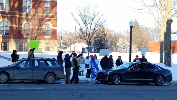 Citizens Rally To Protest & Support Trump's National Emergency Declaration