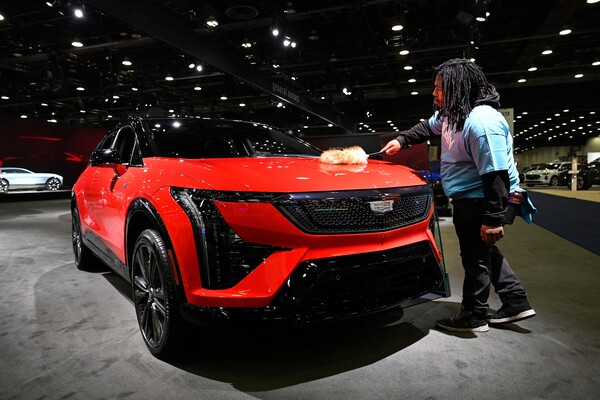 Spotlight Dims for EVs at Detroit Auto Show