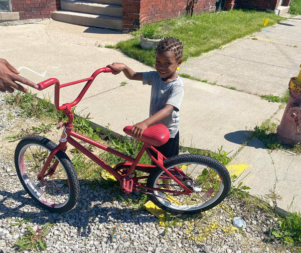 Pinckney Man Gifts Bikes To Detroiters