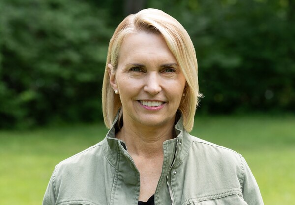 Brink Calls For Federal Ban On Pharmaceutical TV Ads, Discusses Other Issues In Her Campaign for MI-7