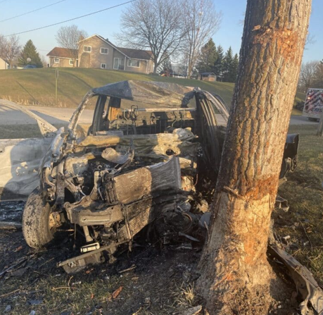 Livingston Deputy Rescues Two People from Burning Vehicle