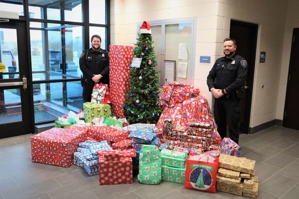 Green Oak Police Support Local Veteran Family Of 7