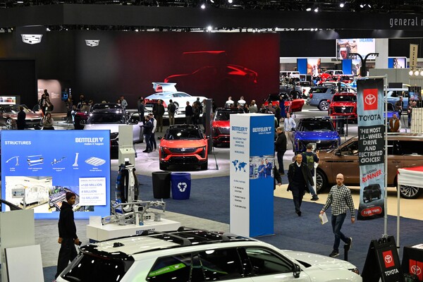Spotlight Dims for EVs at Detroit Auto Show