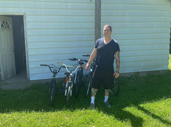 Pinckney Man Gifts Bikes To Detroiters