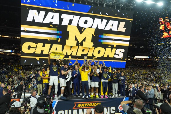 Michigan Muscles Its Way to 2nd National Title, Beating UConn 69-63
