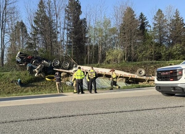 MSP:  Minor Injuries Reported in Semi vs Passenger Car Crash on EB I-96