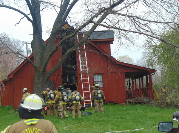 Firefighters Quickly Extinguish Green Oak Chimney Fire