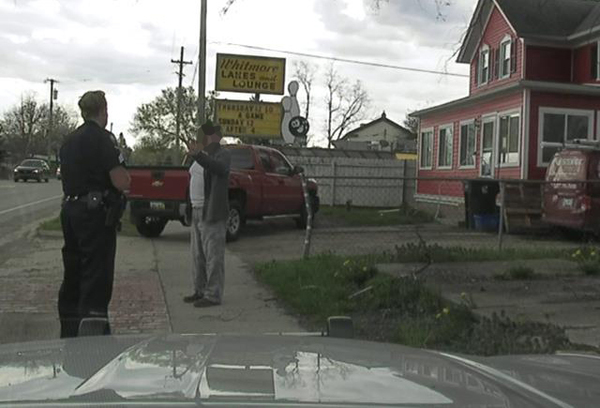 Bystanders Assist Officer In Confrontation With Knife-Wielding Man