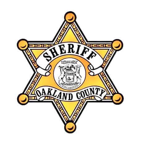 OCSO Searching for Boater Who Struck Fenton Woman on Pontiac Lake