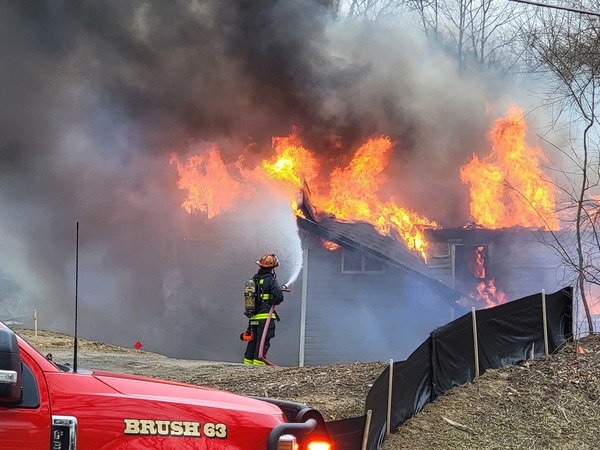 Crews Battle Large Blaze At Hartland Township Home