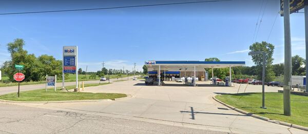 Armed Robbery At Clyde Road Mobil In Hartland Township