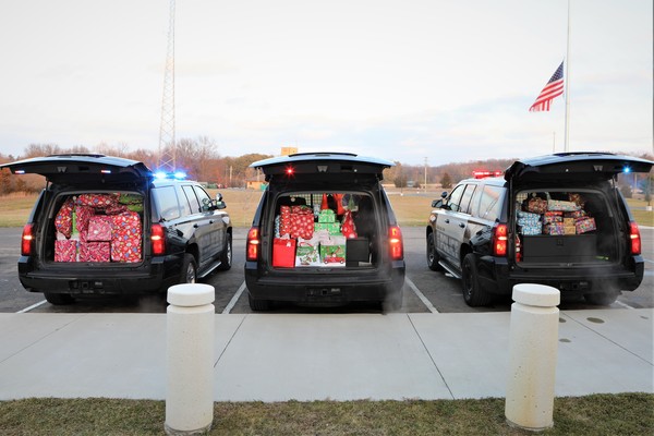 Green Oak Police Support Local Veteran Family Of 7