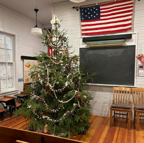 Christmas The Old-Fashioned Way At Lyon One-Room Schoolhouse