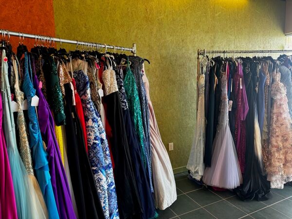 Cinderella’s Closet Returns To Help Local Students Shine At Homecoming